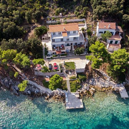 Apartments Luka Uble Εξωτερικό φωτογραφία