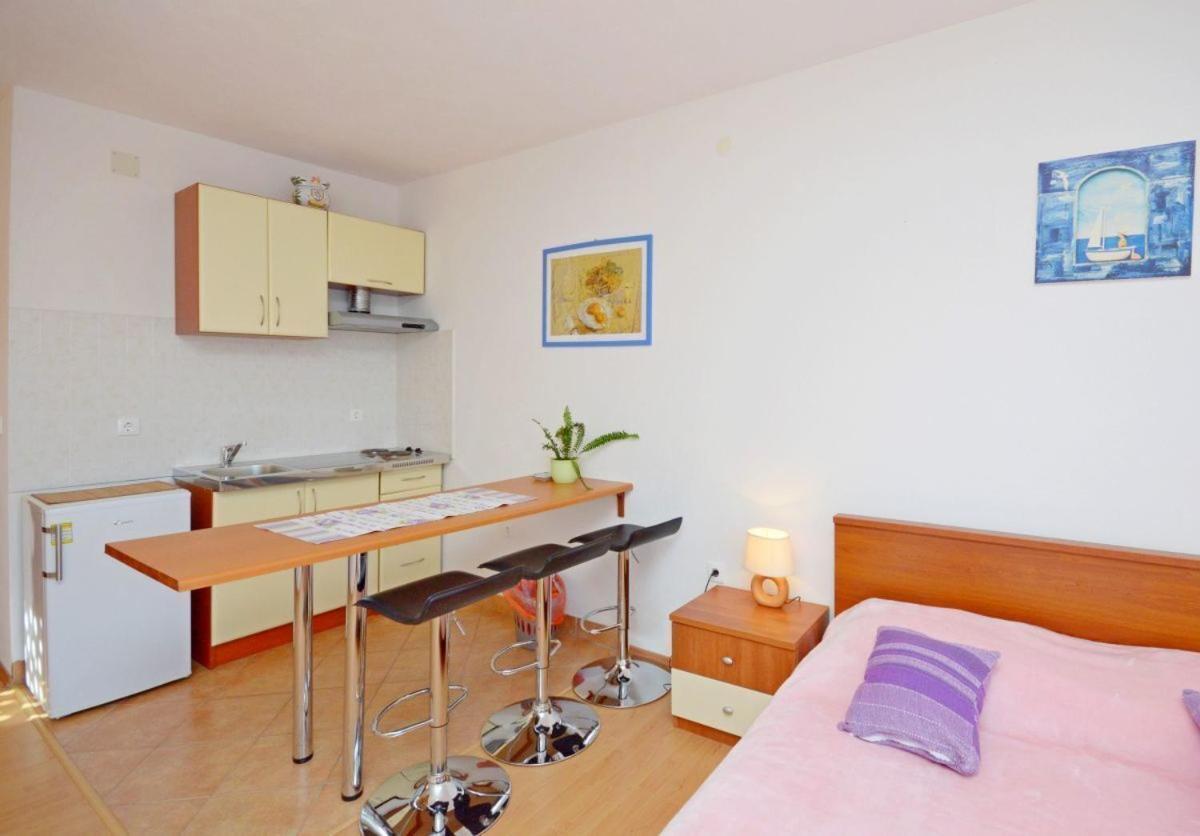 Apartments Luka Uble Εξωτερικό φωτογραφία