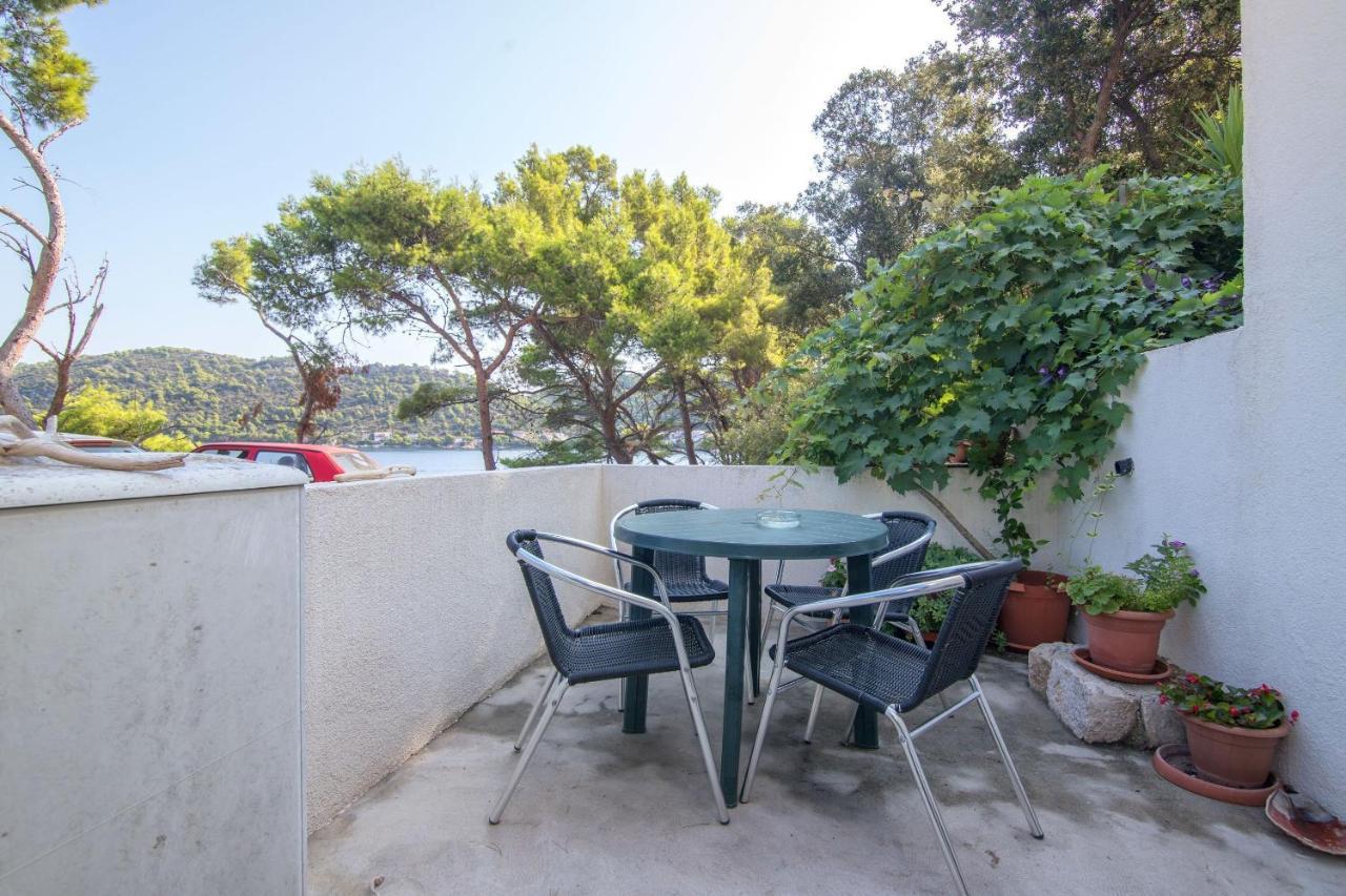Apartments Luka Uble Εξωτερικό φωτογραφία