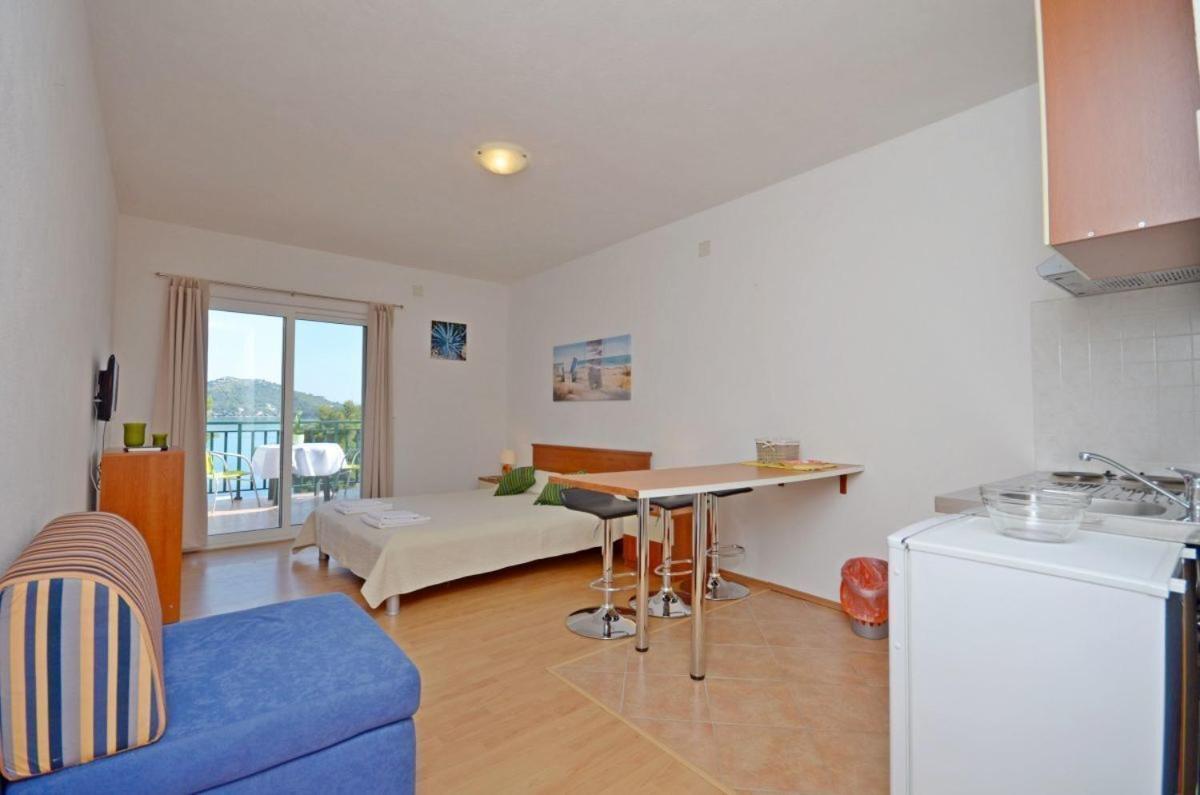 Apartments Luka Uble Εξωτερικό φωτογραφία