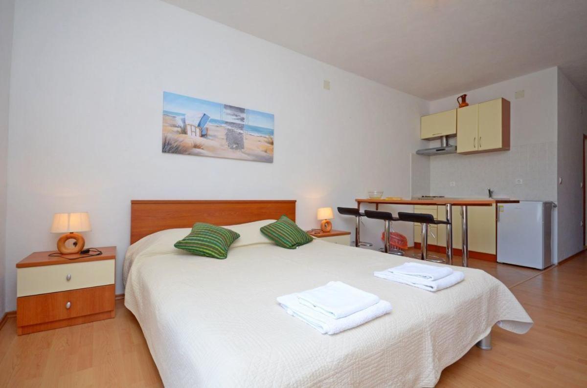 Apartments Luka Uble Εξωτερικό φωτογραφία