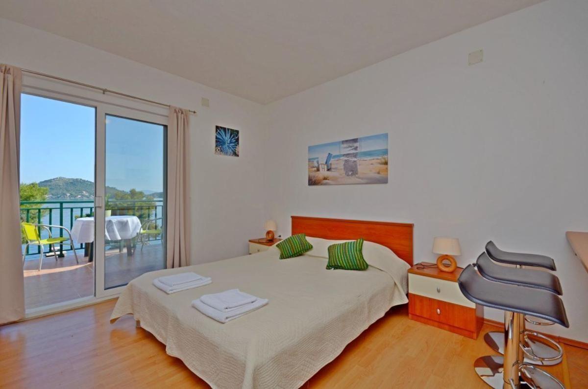 Apartments Luka Uble Εξωτερικό φωτογραφία