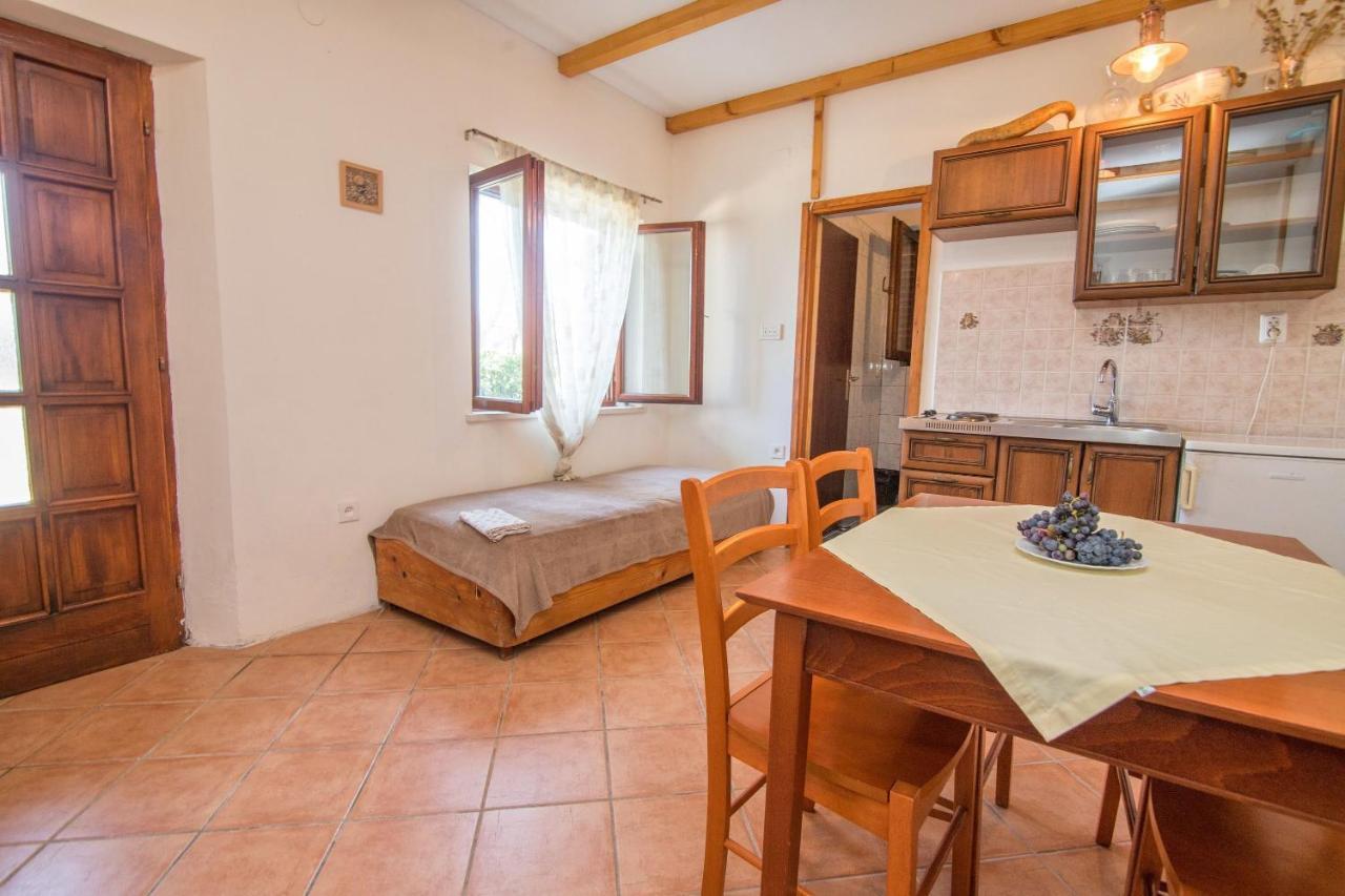 Apartments Luka Uble Εξωτερικό φωτογραφία