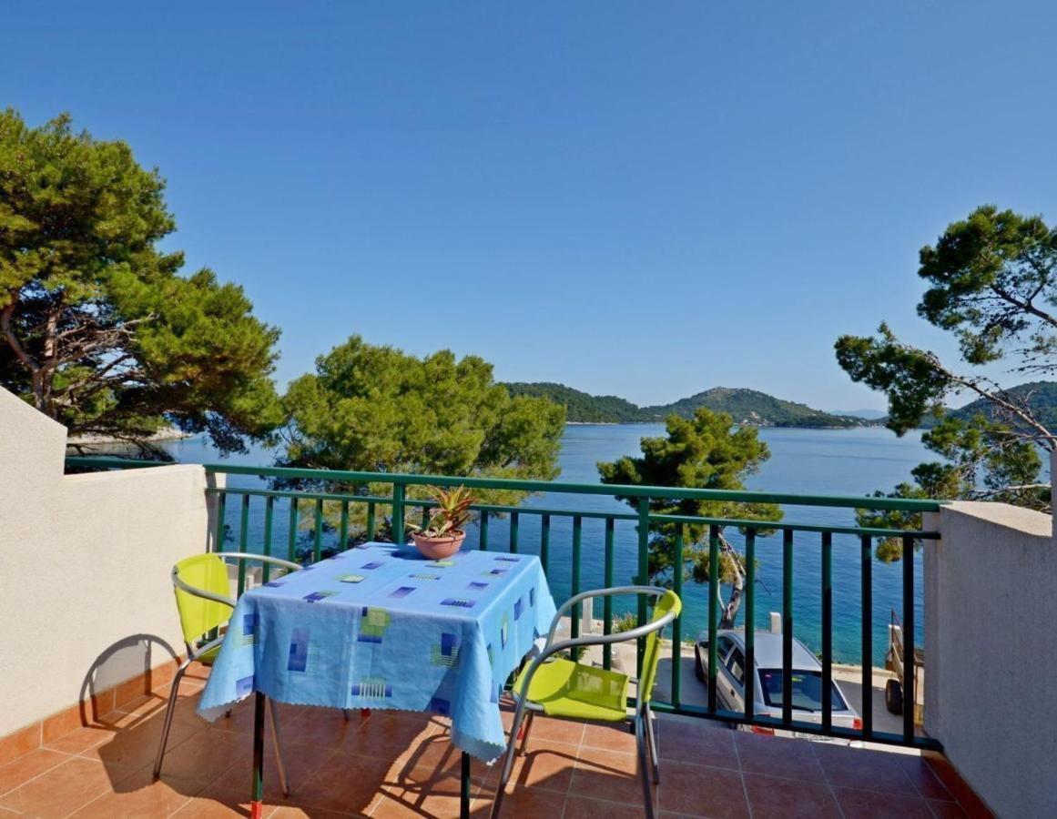 Apartments Luka Uble Εξωτερικό φωτογραφία