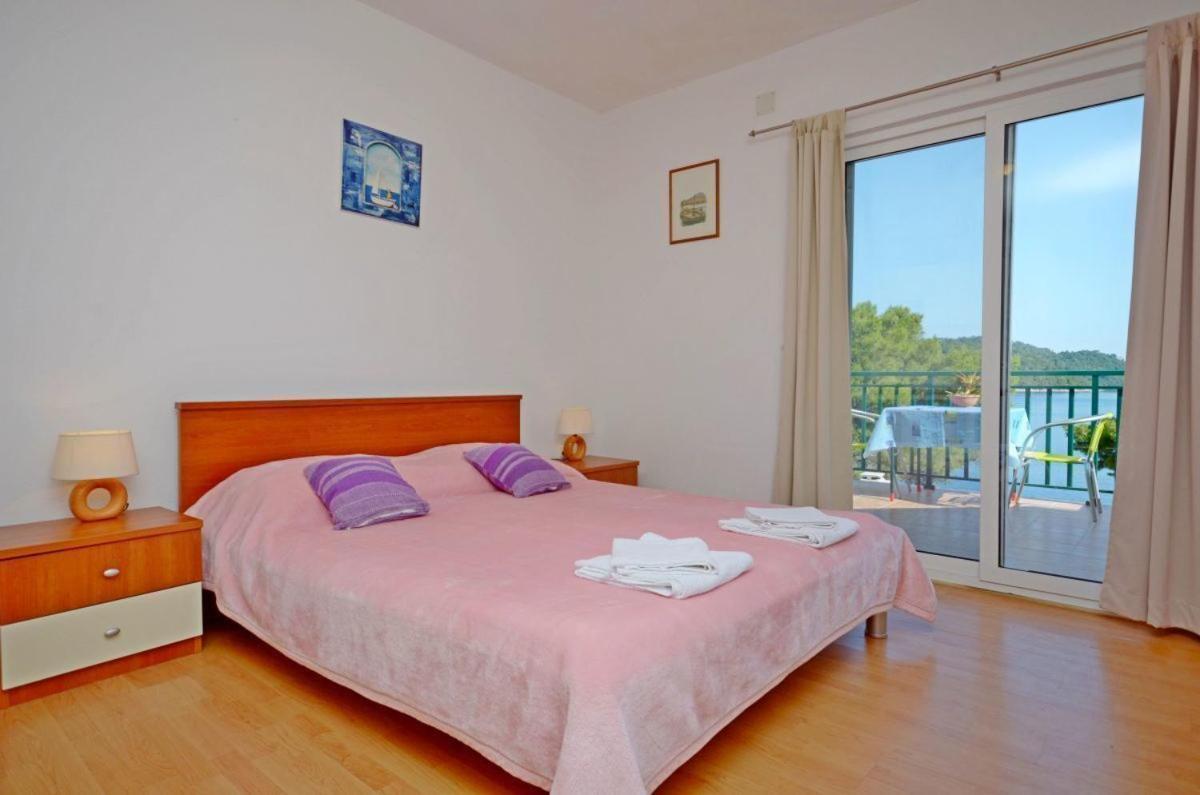 Apartments Luka Uble Εξωτερικό φωτογραφία