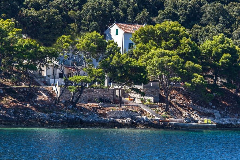 Apartments Luka Uble Εξωτερικό φωτογραφία